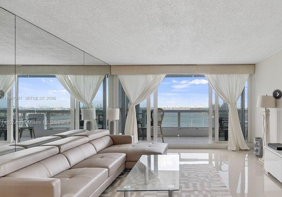1717 N Bayshore Dr # 1132, Miami FL 33132 — 4