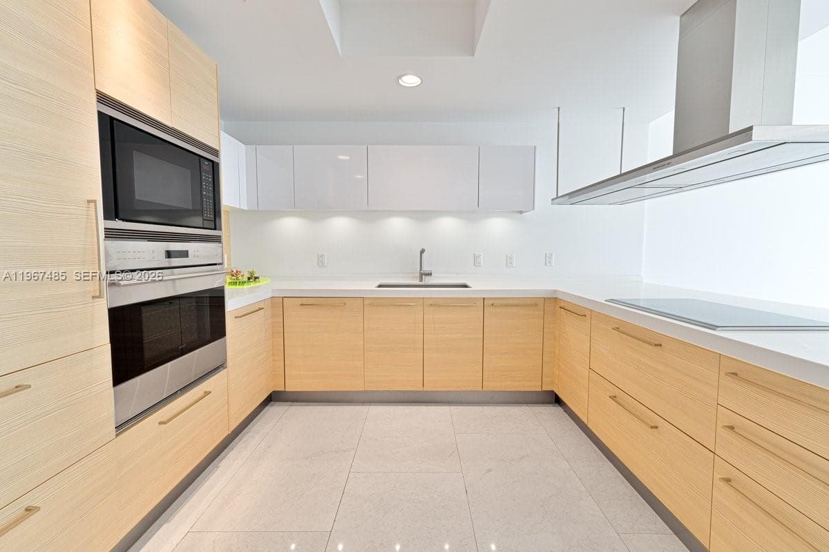 17301 Biscayne Blvd # 305, North Miami Beach FL 33160 — 12