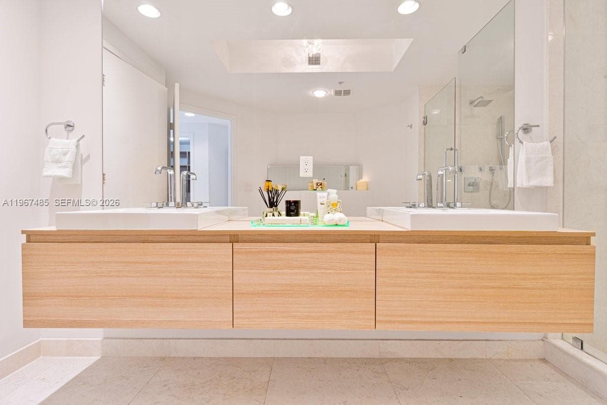 17301 Biscayne Blvd # 305, North Miami Beach FL 33160 — 22