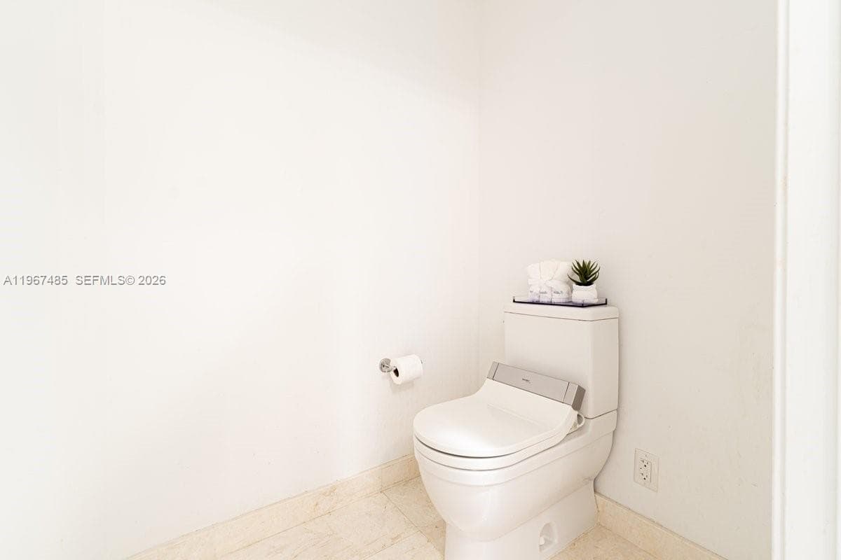 17301 Biscayne Blvd # 305, North Miami Beach FL 33160 — 28