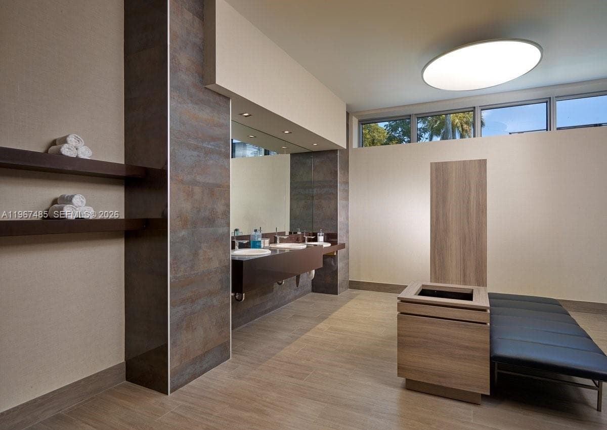17301 Biscayne Blvd # 305, North Miami Beach FL 33160 — 40