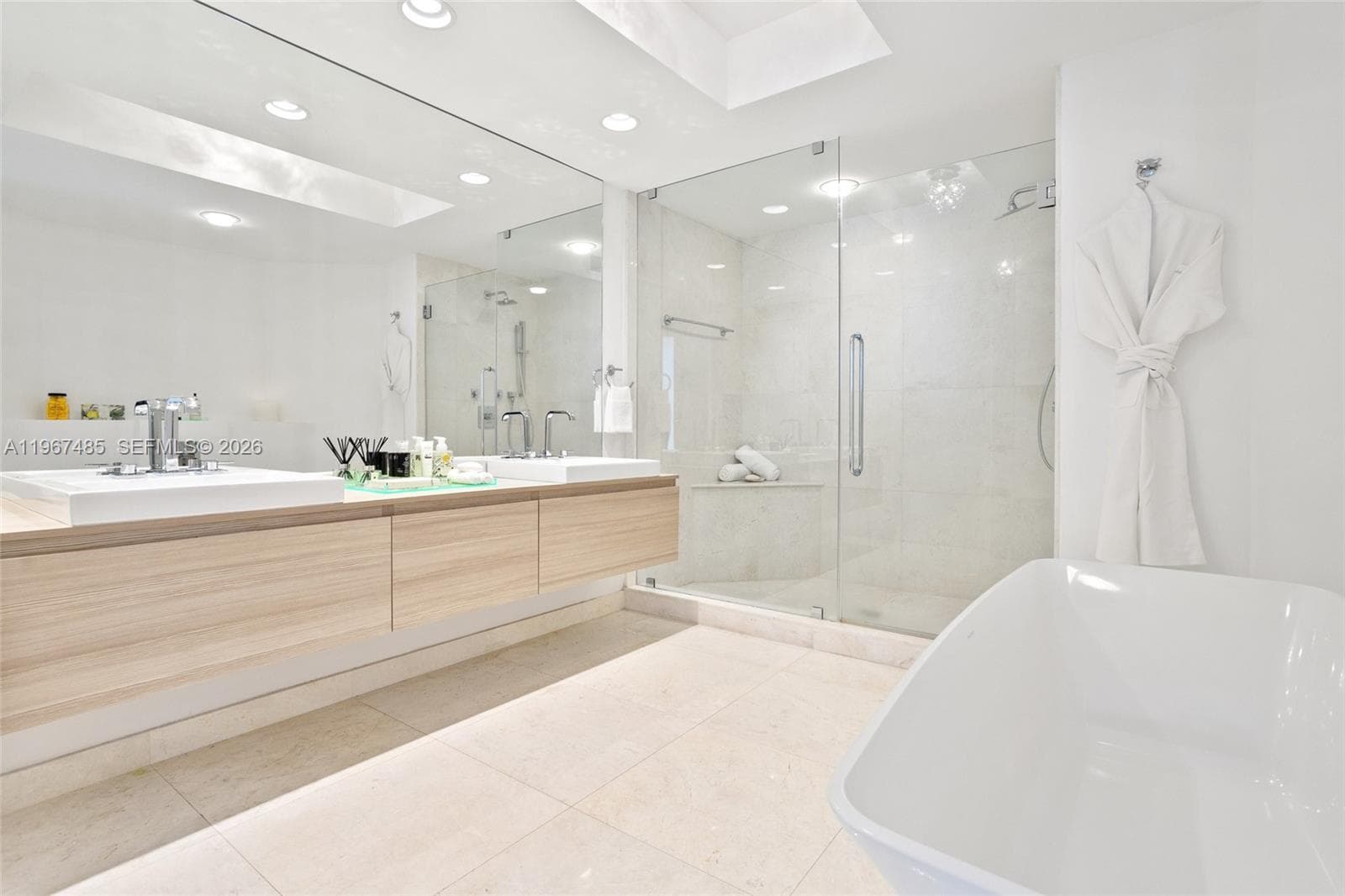 17301 Biscayne Blvd # 305, North Miami Beach FL 33160 — 25