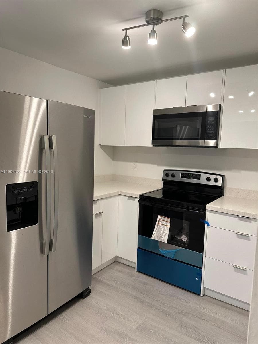 210 SW 11th St # 510, Miami FL 33130 — 3