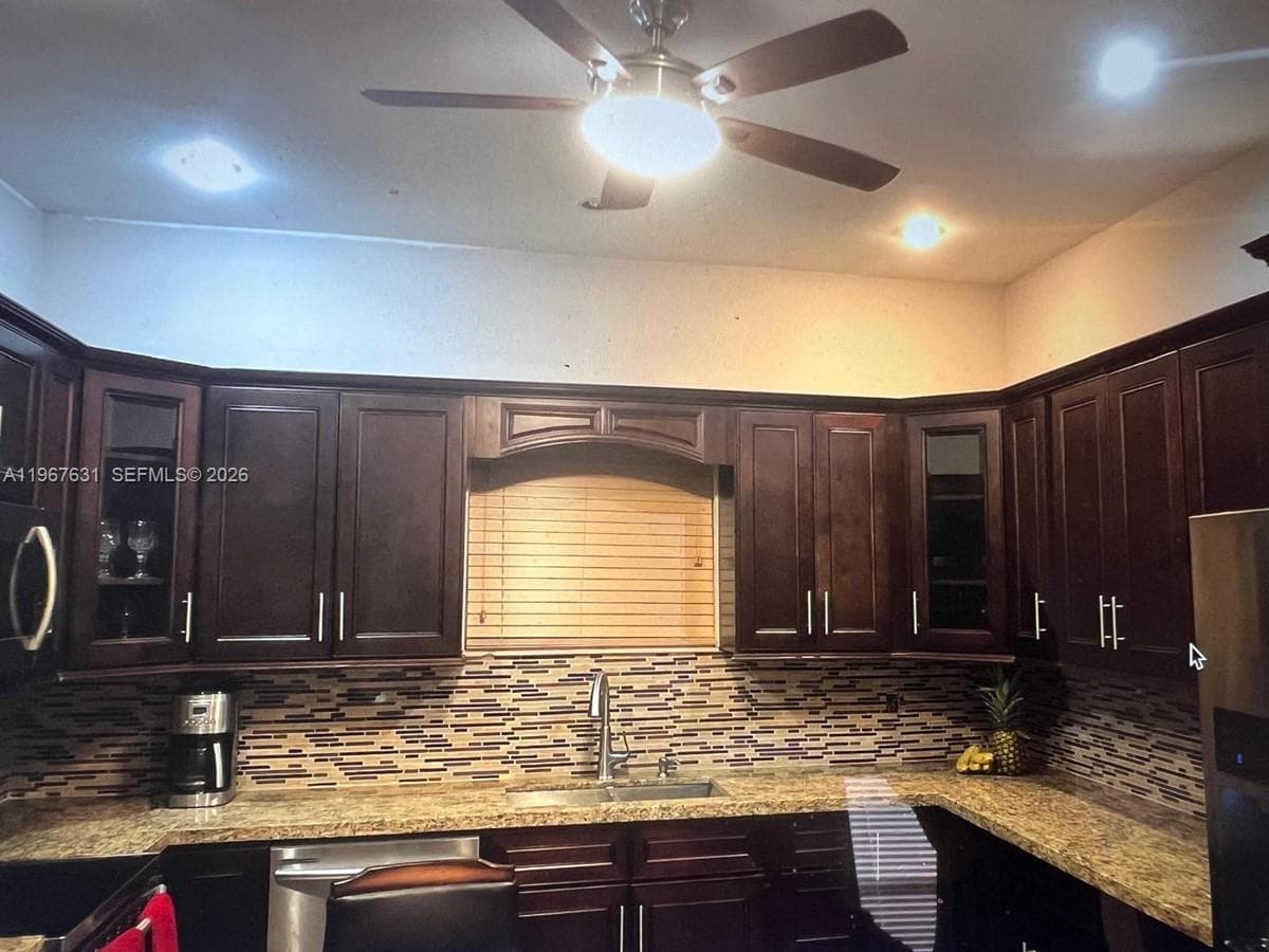 735 NE 152nd St, Miami FL 33162 — 6