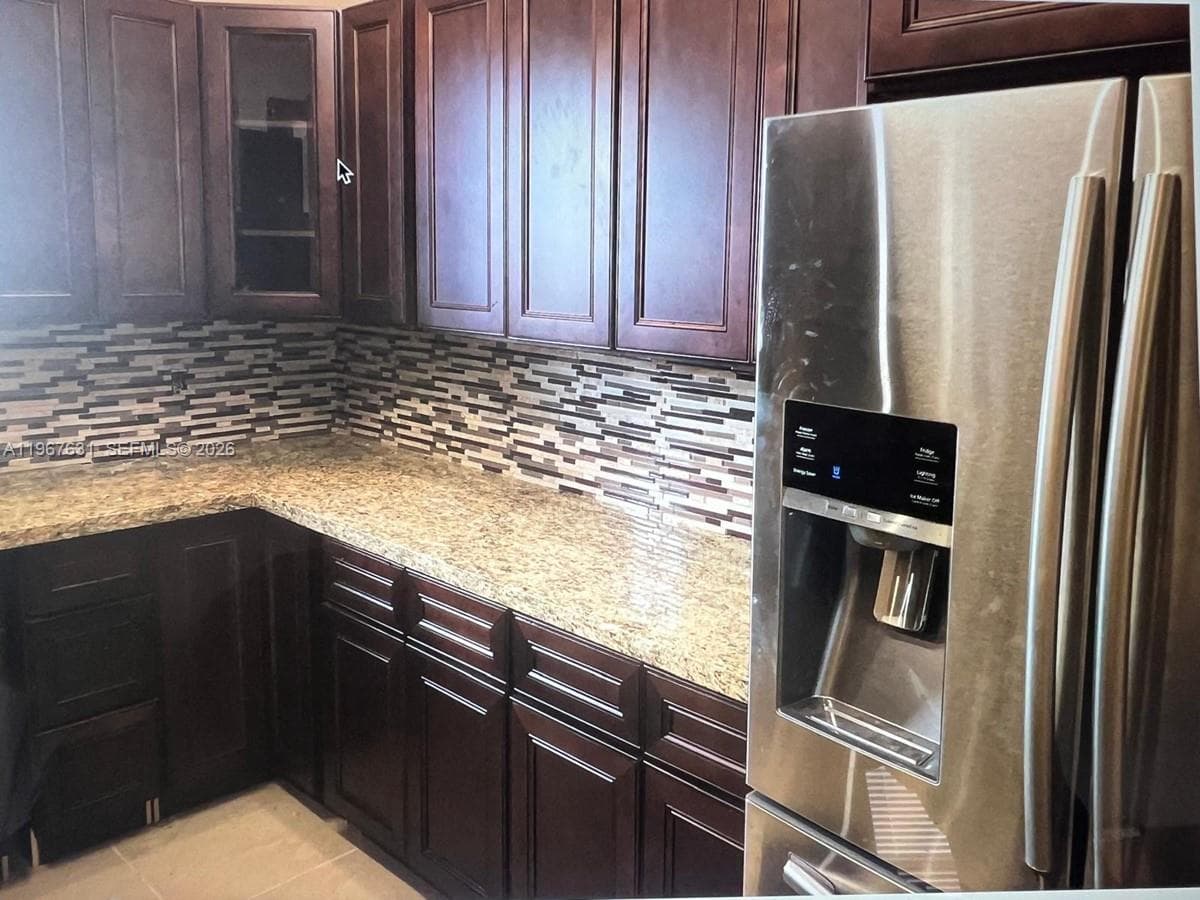 735 NE 152nd St, Miami FL 33162 — 5