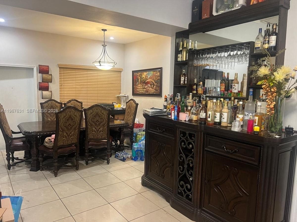 735 NE 152nd St, Miami FL 33162 — 4