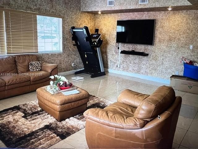 735 NE 152nd St, Miami FL 33162 — 8