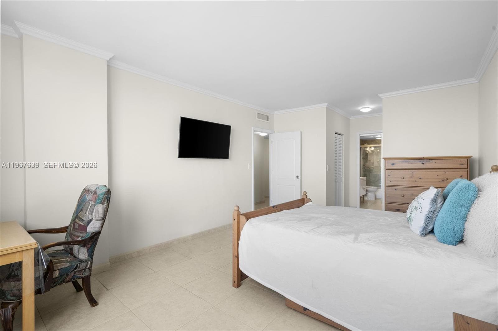 300 Bayview Dr # 1910, Sunny Isles Beach FL 33160 — 23