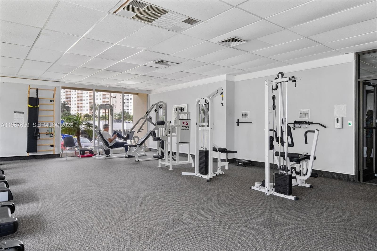300 Bayview Dr # 1910, Sunny Isles Beach FL 33160 — 33