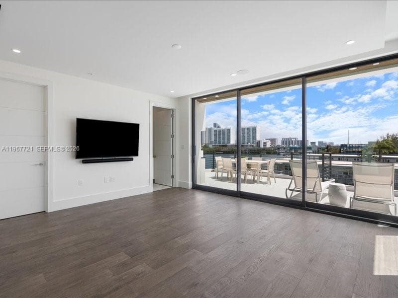 4008 NE 167th St # 6, North Miami Beach FL 33160 — 24