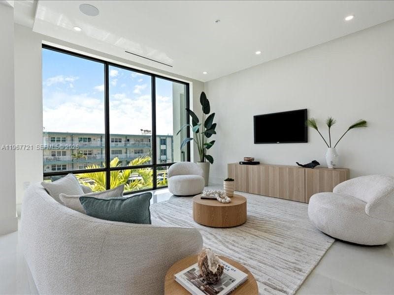 4008 NE 167th St # 6, North Miami Beach FL 33160 — 14