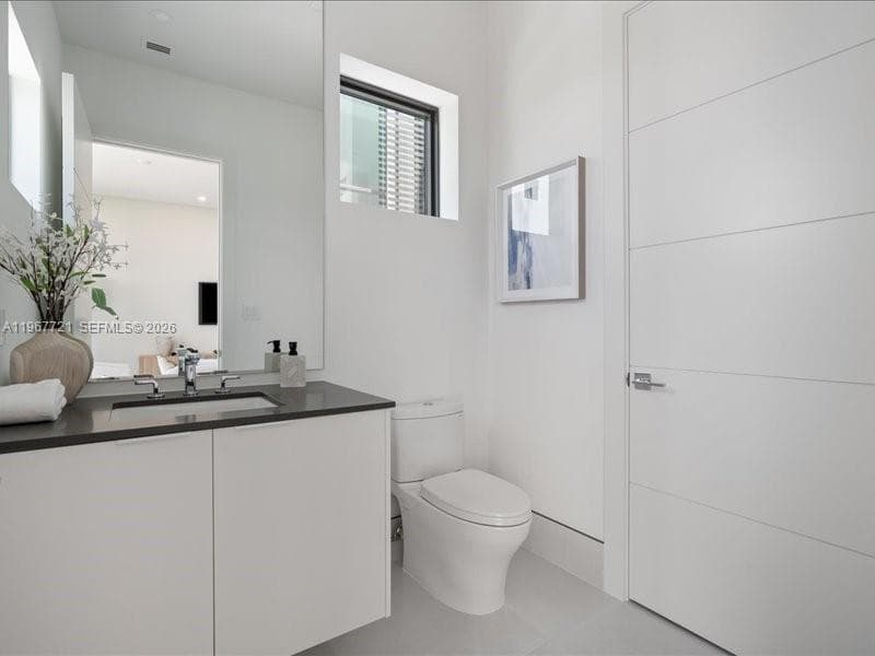 4008 NE 167th St # 6, North Miami Beach FL 33160 — 25