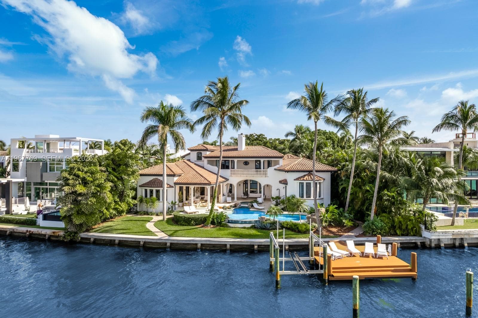 432 S Hibiscus Dr, Miami Beach FL 33139 — 52