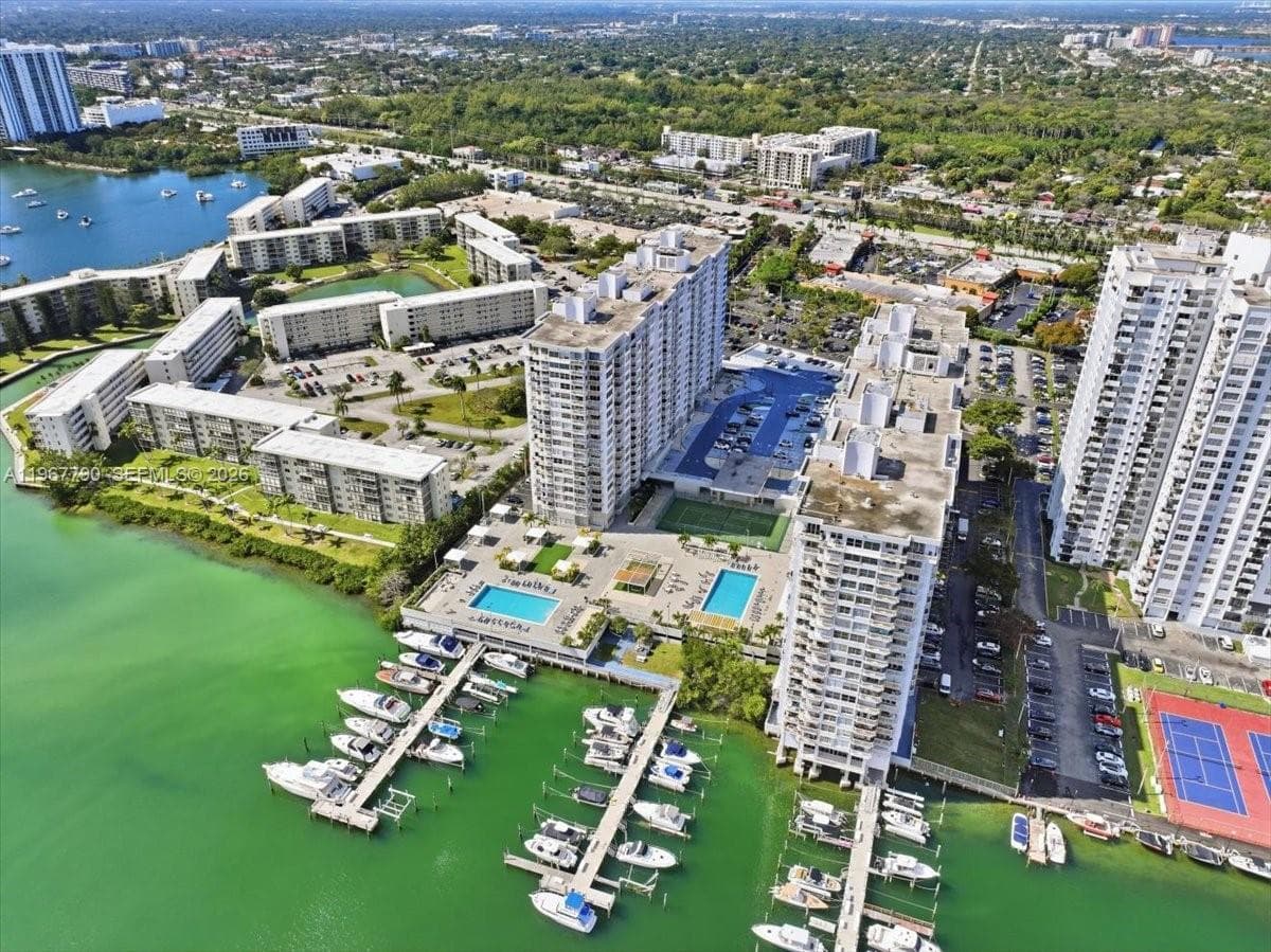 18051 Biscayne Blvd # 1701, Aventura FL 33160 — 23