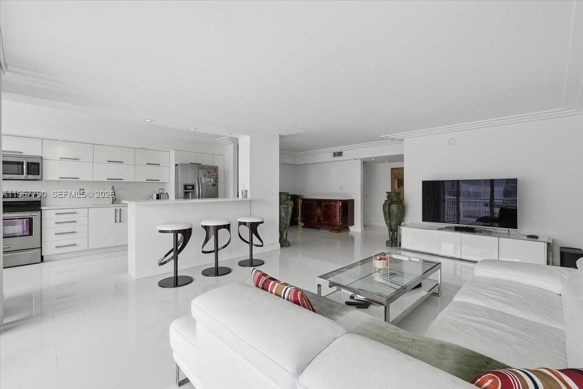 18051 Biscayne Blvd # 1701, Aventura FL 33160 — 6