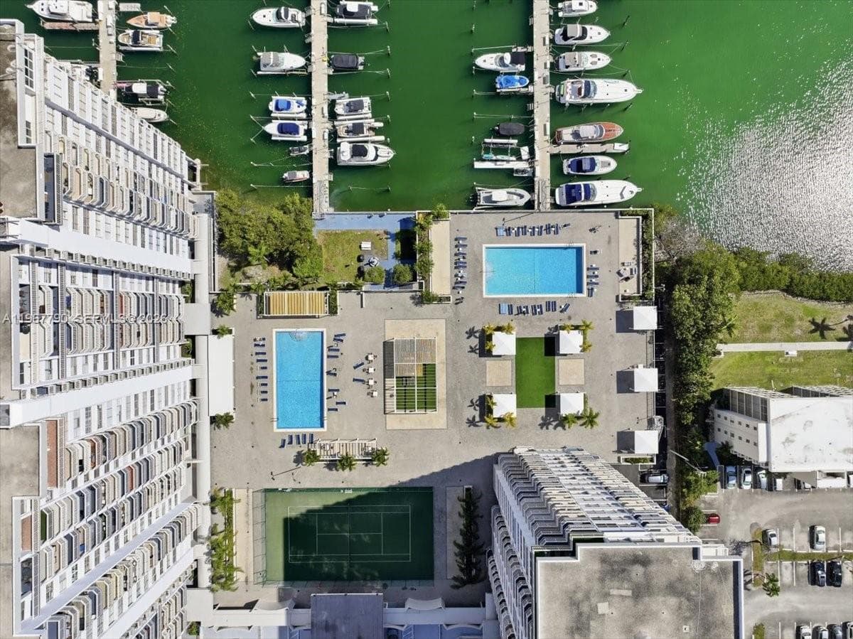 18051 Biscayne Blvd # 1701, Aventura FL 33160 — 22