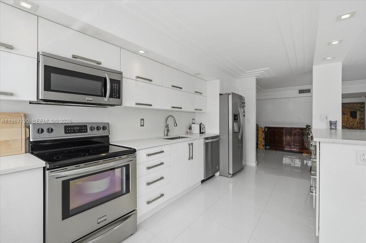 18051 Biscayne Blvd # 1701, Aventura FL 33160 — 7