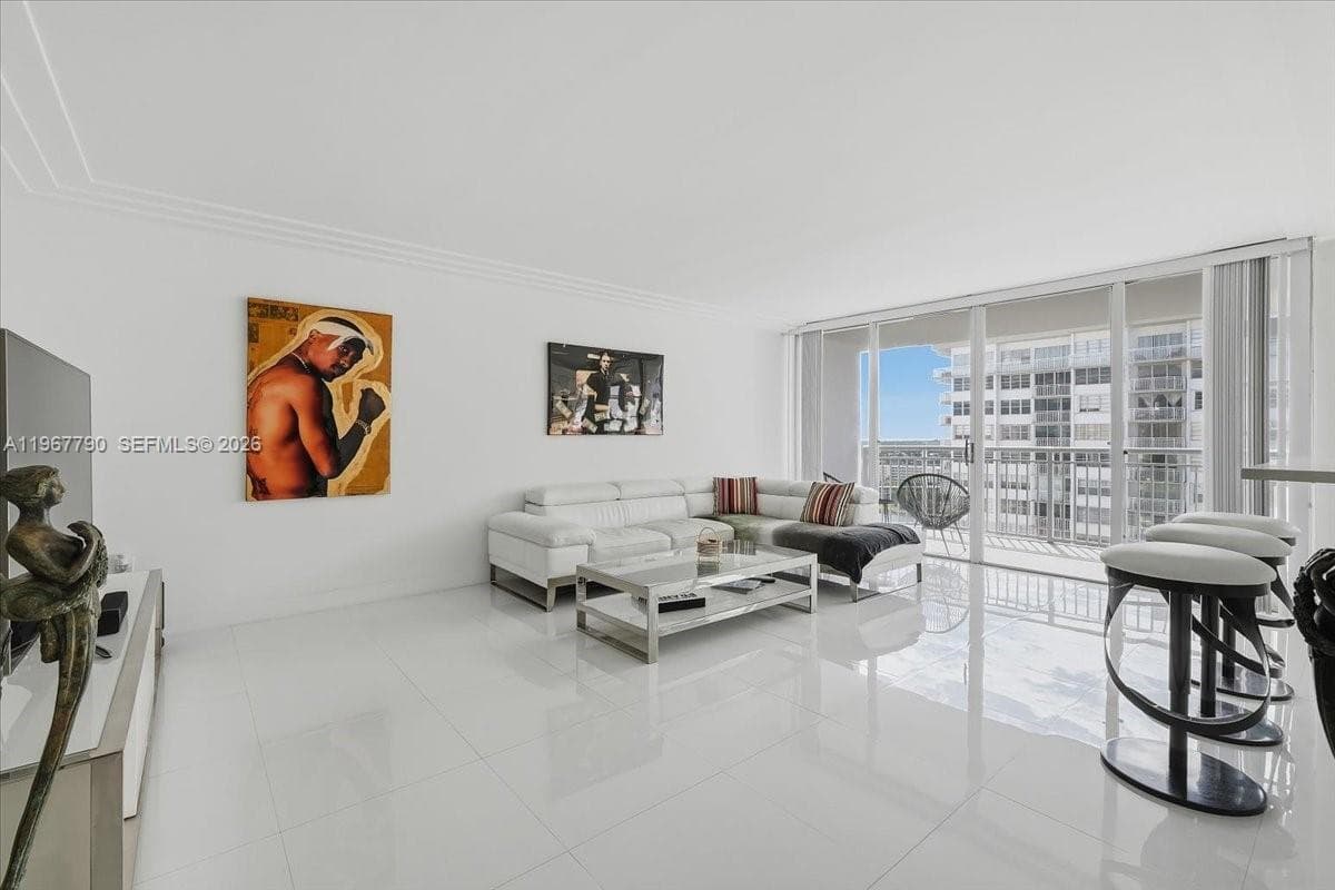 18051 Biscayne Blvd # 1701, Aventura FL 33160 — 3