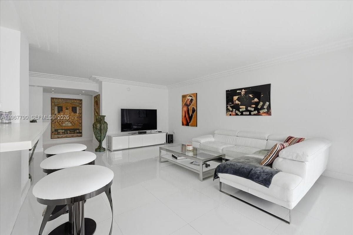 18051 Biscayne Blvd # 1701, Aventura FL 33160 — 5