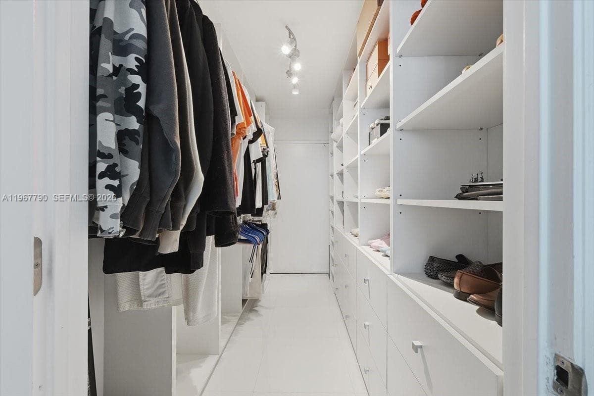18051 Biscayne Blvd # 1701, Aventura FL 33160 — 10