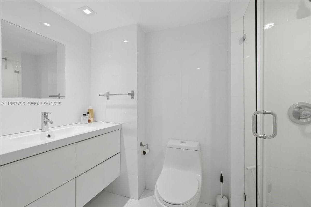 18051 Biscayne Blvd # 1701, Aventura FL 33160 — 15