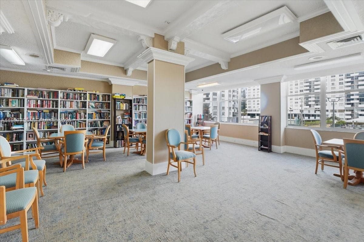 18051 Biscayne Blvd # 1701, Aventura FL 33160 — 19
