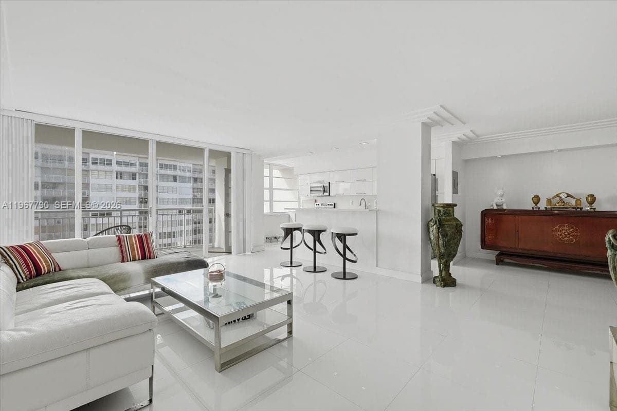 18051 Biscayne Blvd # 1701, Aventura FL 33160 — 4