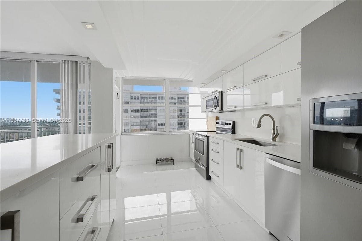 18051 Biscayne Blvd # 1701, Aventura FL 33160 — 8