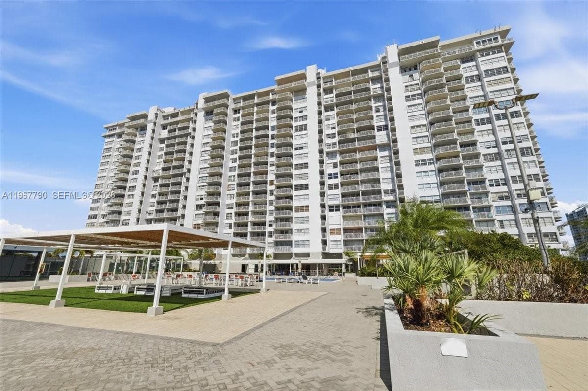 18051 Biscayne Blvd # 1701, Aventura FL 33160 — 21