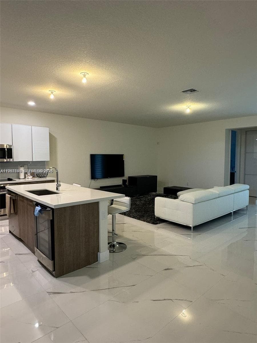 10376 NW 76th Ter, Doral FL 33178 — 7