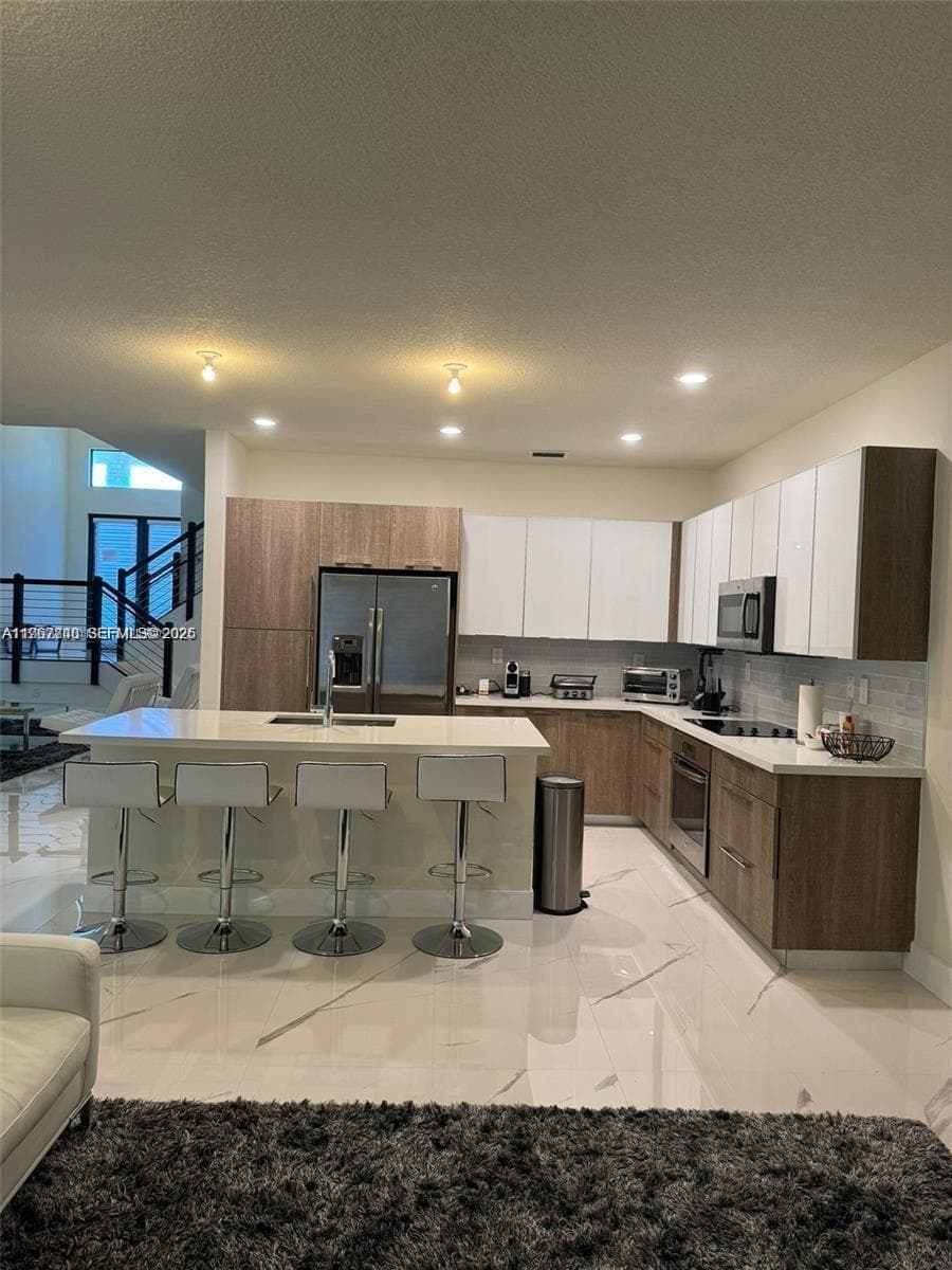 10376 NW 76th Ter, Doral FL 33178 — 8