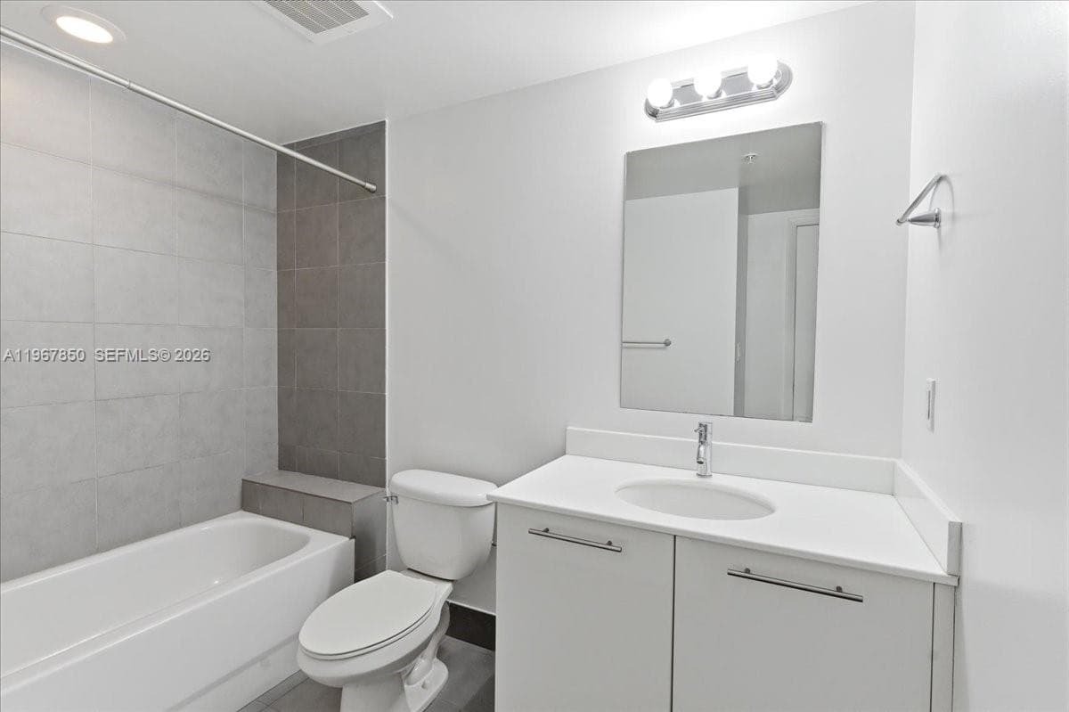 92 SW 3rd St # 3804, Miami FL 33130 — 27