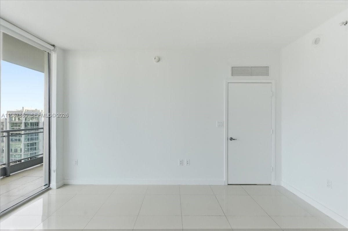 92 SW 3rd St # 3804, Miami FL 33130 — 17