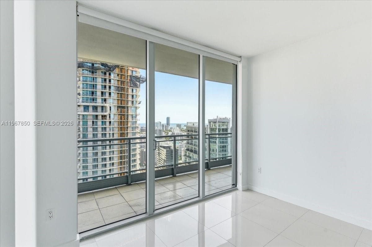 92 SW 3rd St # 3804, Miami FL 33130 — 16