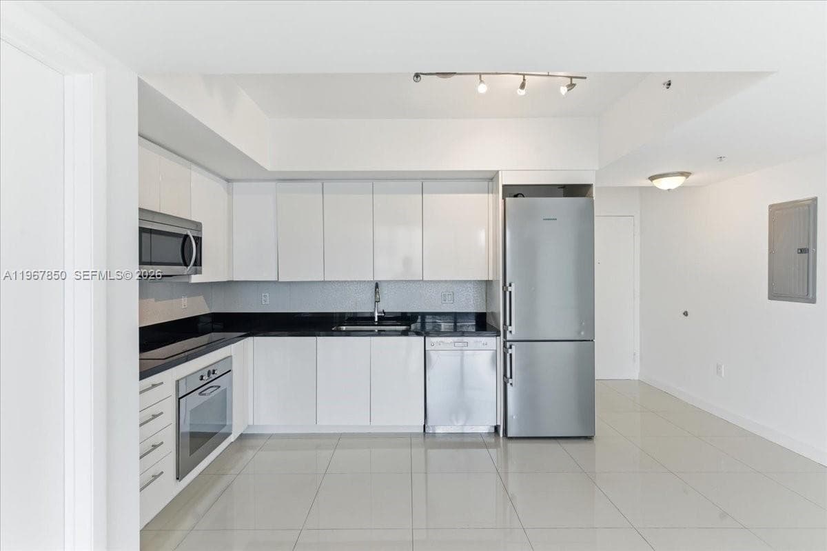 92 SW 3rd St # 3804, Miami FL 33130 — 7