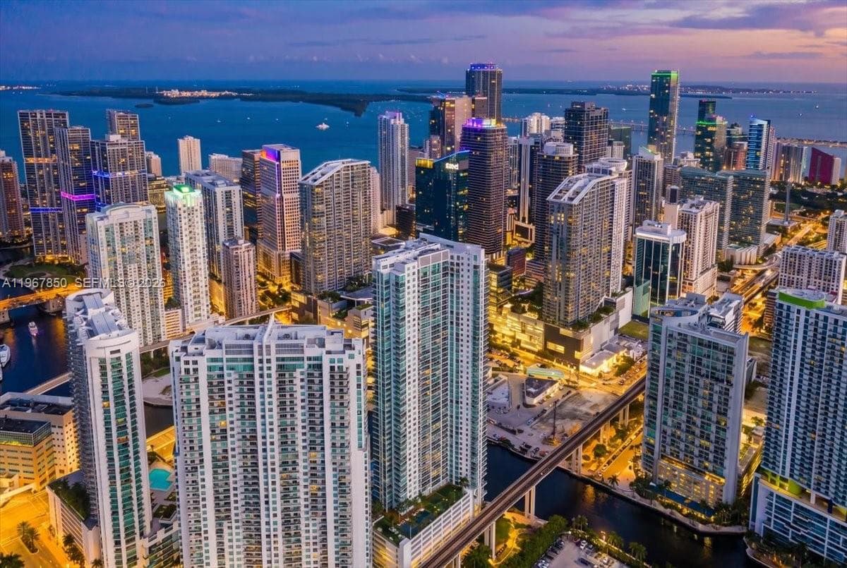 92 SW 3rd St # 3804, Miami FL 33130 — 36