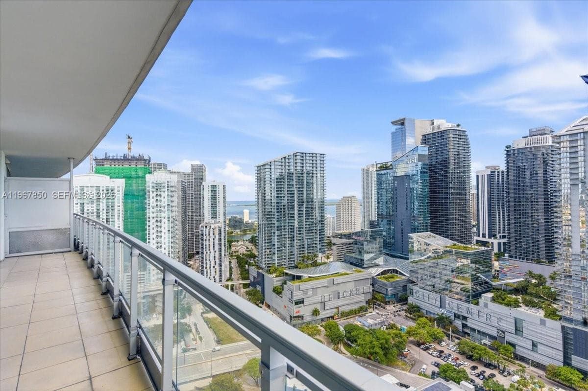 92 SW 3rd St # 3804, Miami FL 33130 — 32