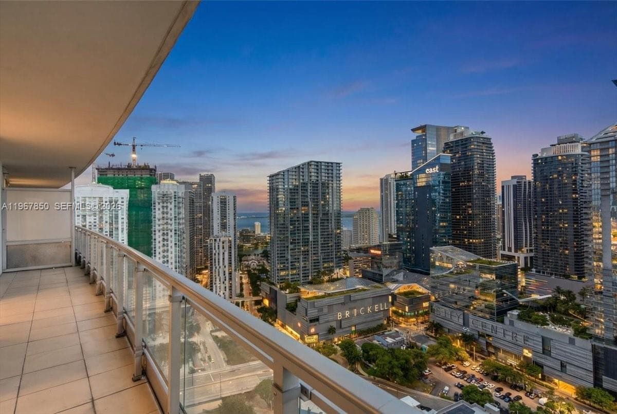 92 SW 3rd St # 3804, Miami FL 33130 — 1