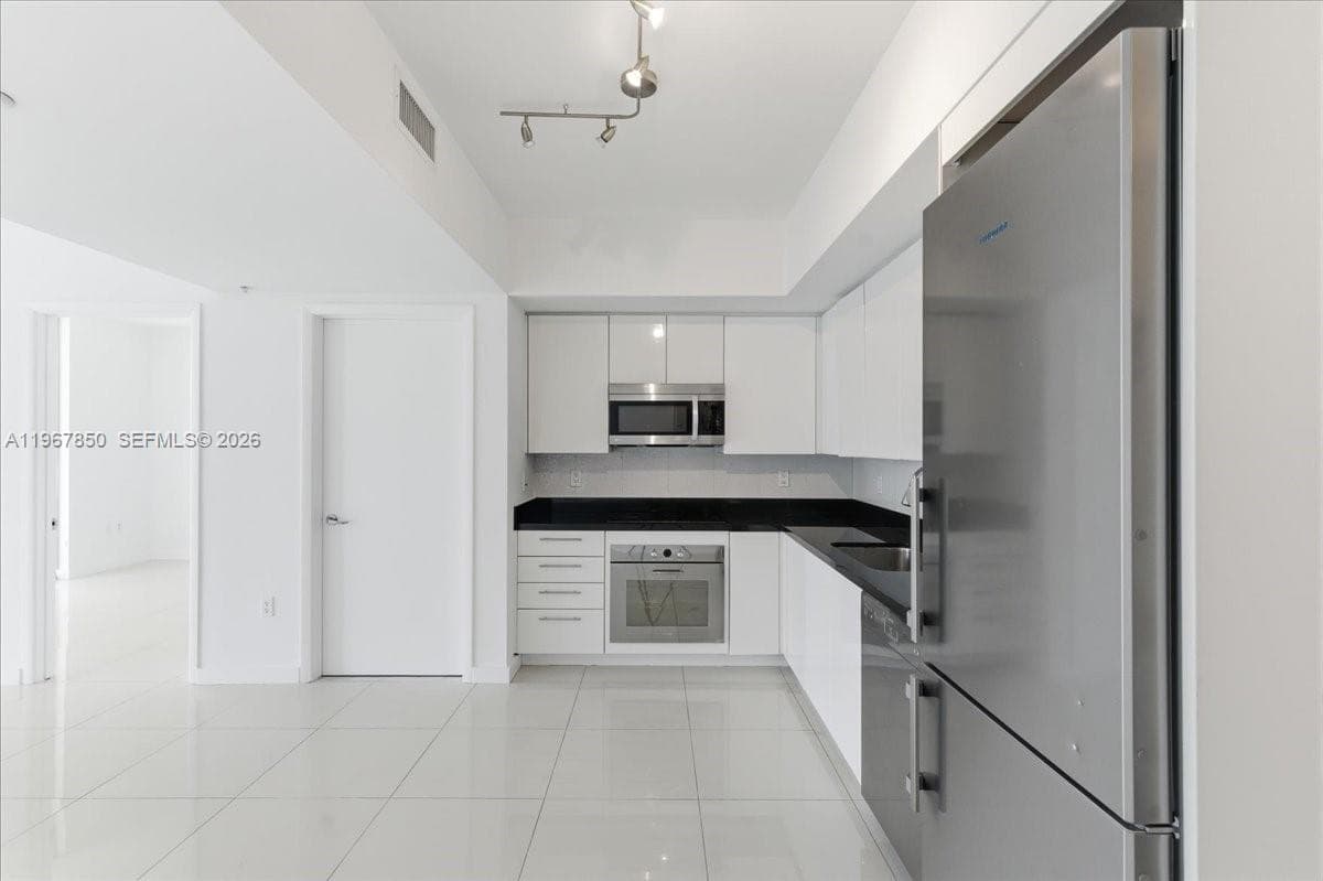 92 SW 3rd St # 3804, Miami FL 33130 — 9