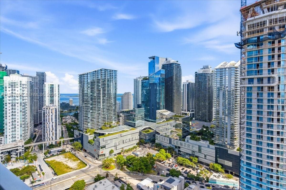 92 SW 3rd St # 3804, Miami FL 33130 — 33
