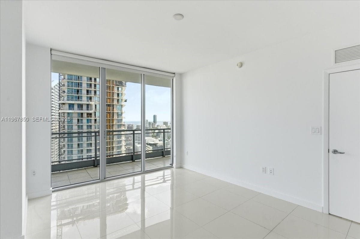 92 SW 3rd St # 3804, Miami FL 33130 — 15