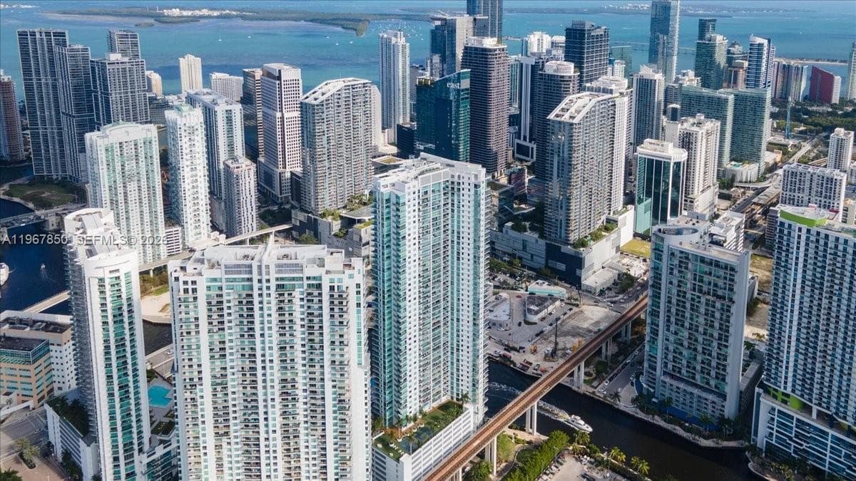 92 SW 3rd St # 3804, Miami FL 33130 — 35