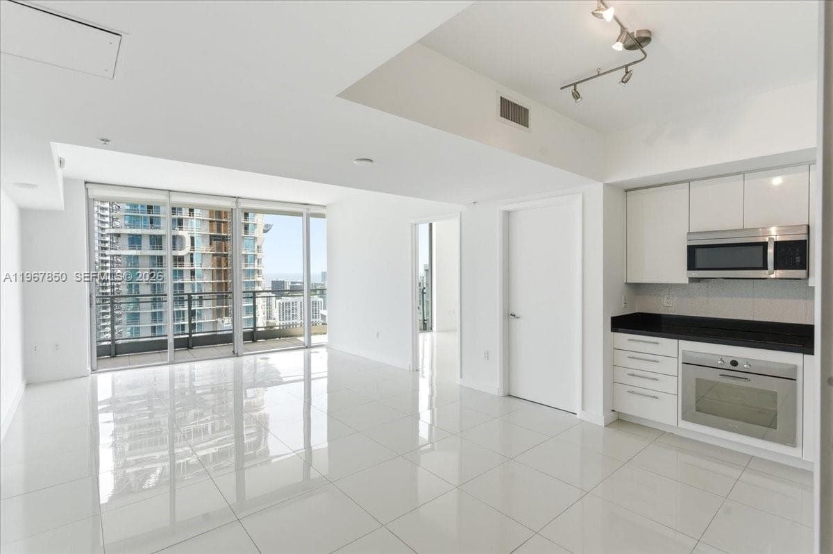 92 SW 3rd St # 3804, Miami FL 33130 — 4