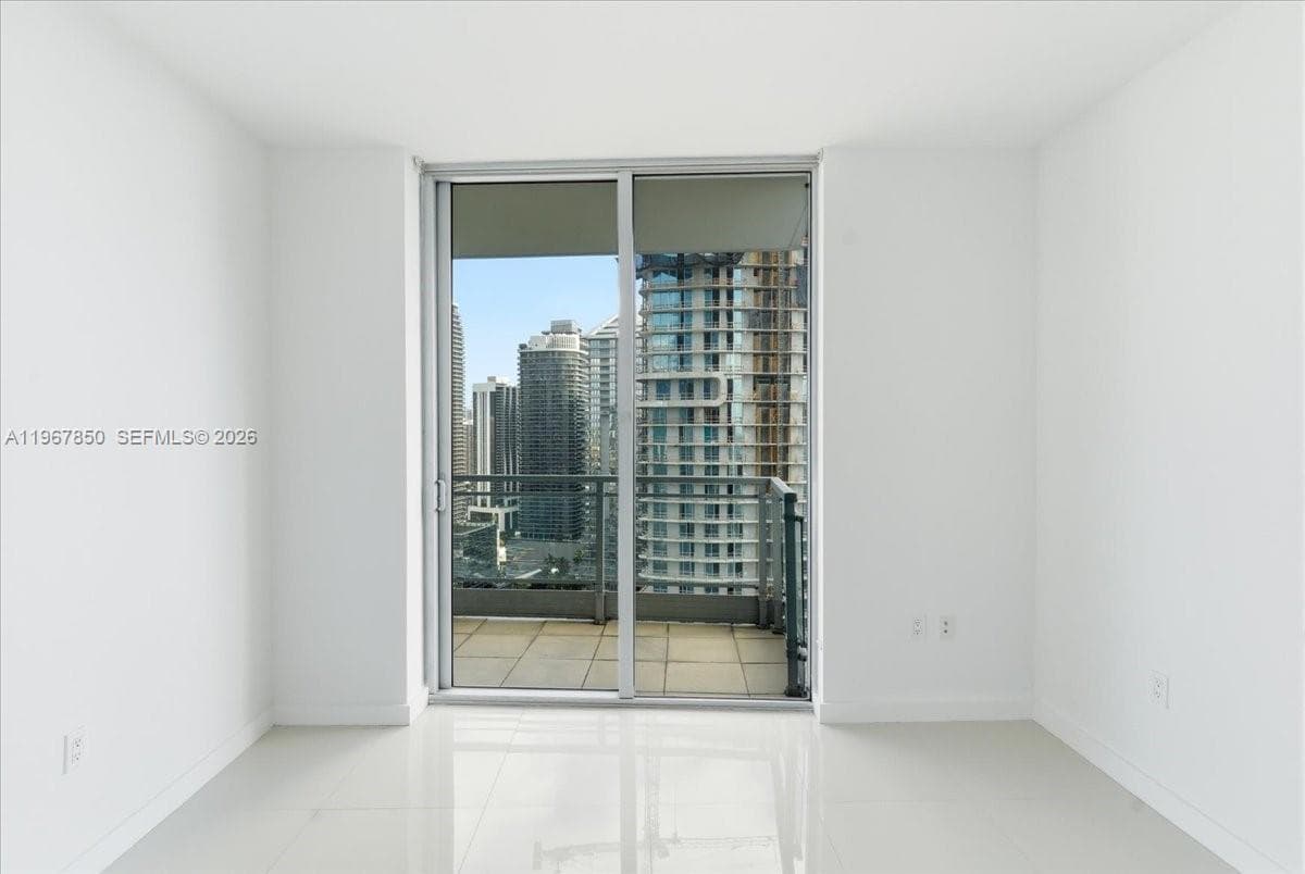 92 SW 3rd St # 3804, Miami FL 33130 — 25