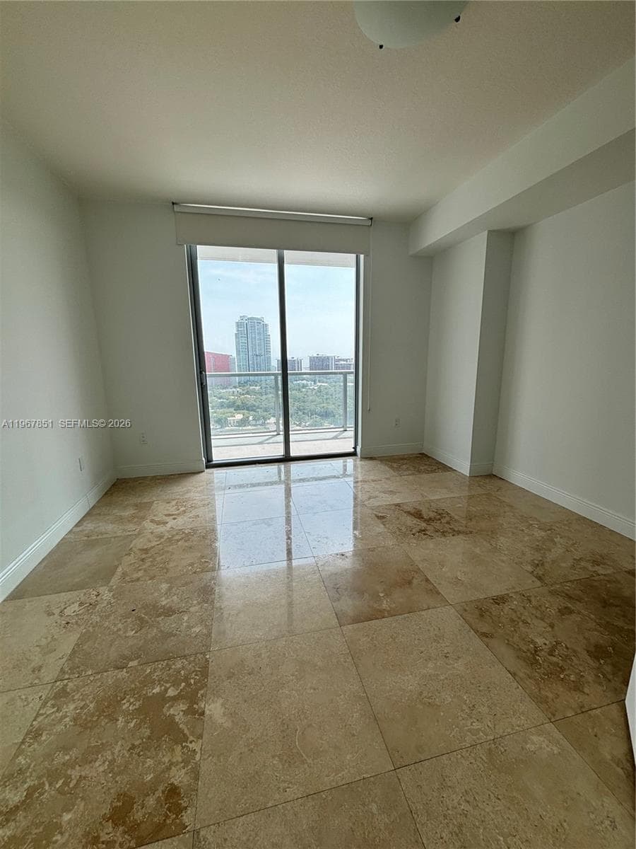 79 SW 12th St, Miami FL 33130 — 24