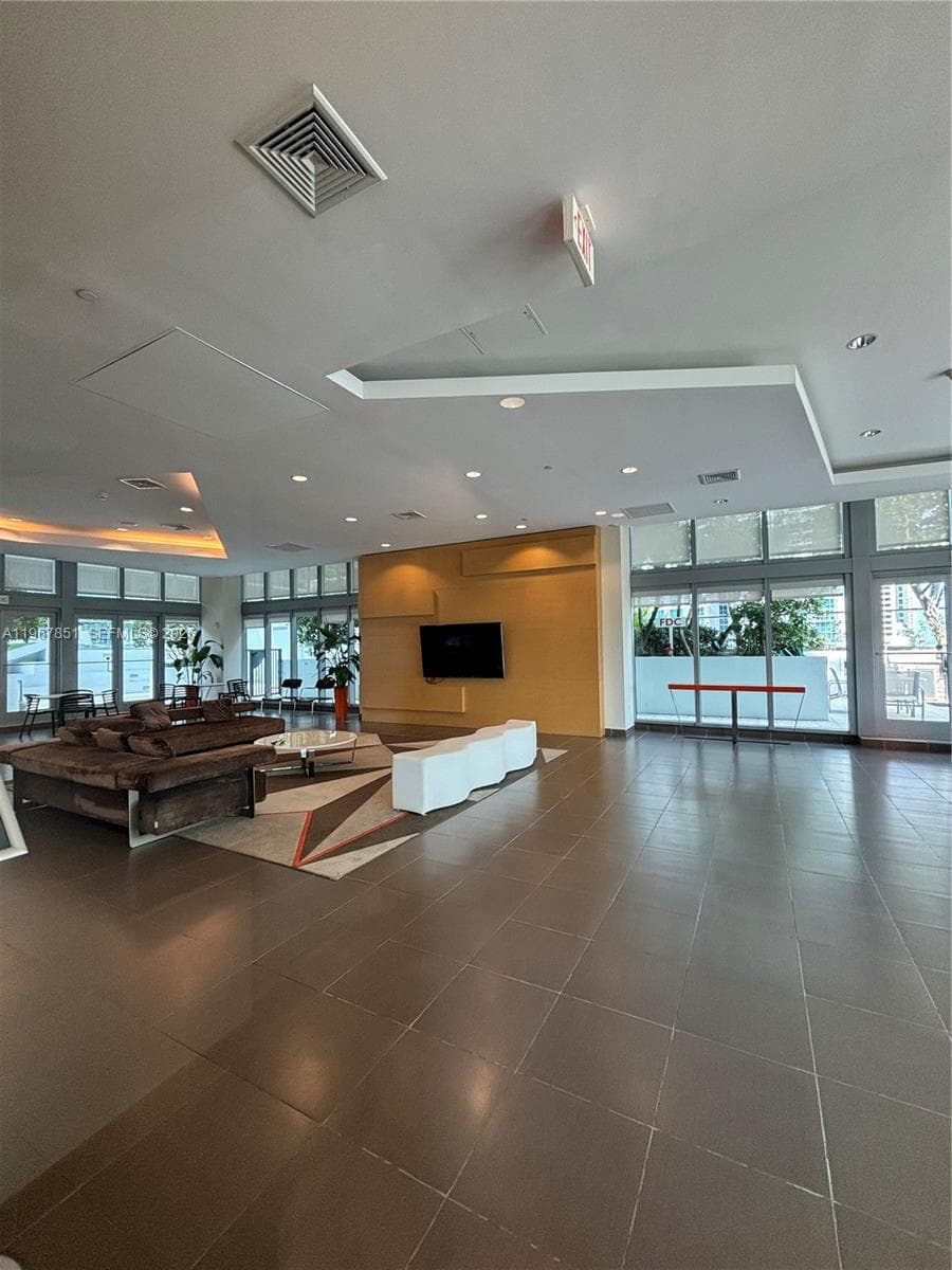 79 SW 12th St, Miami FL 33130 — 49