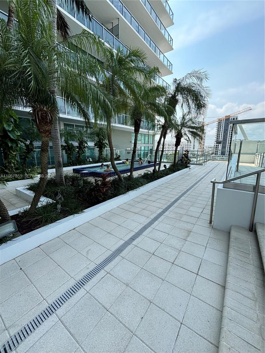 79 SW 12th St, Miami FL 33130 — 59