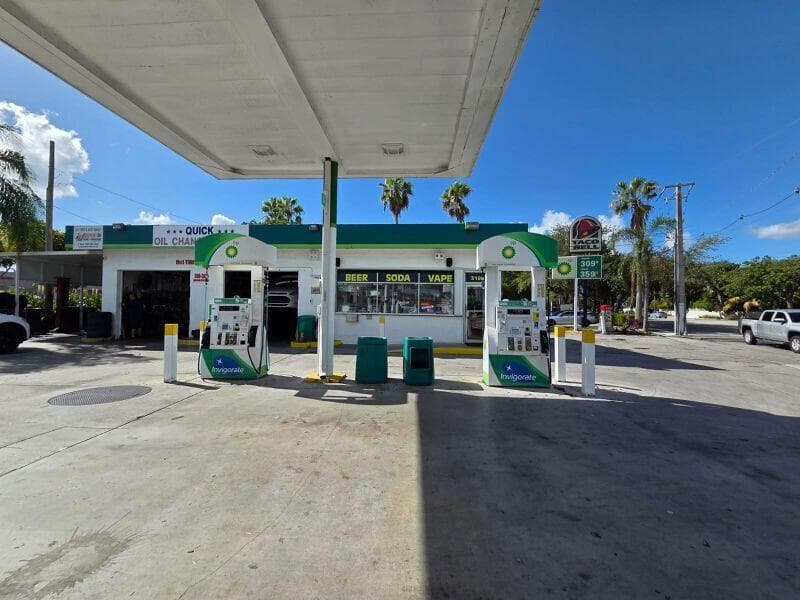 3198 S Dixie Highway, Miami FL 33133 — 2