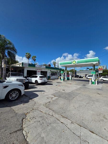 3198 S Dixie Highway, Miami FL 33133 — 1