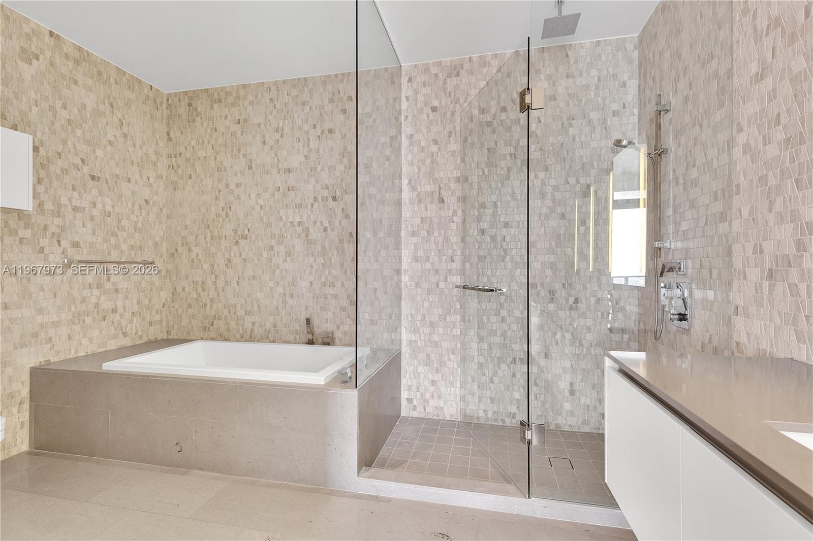 68 SE 6th St # 4110, Miami FL 33131 — 16